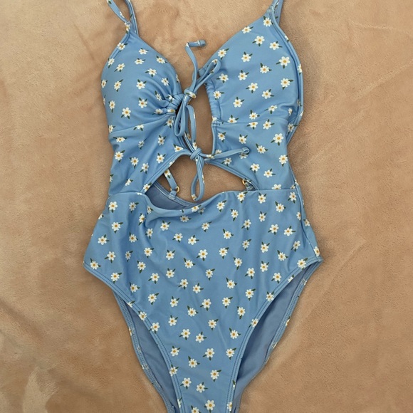 Hollister Floral One Piece Swimsuit - Picture 4 of 4